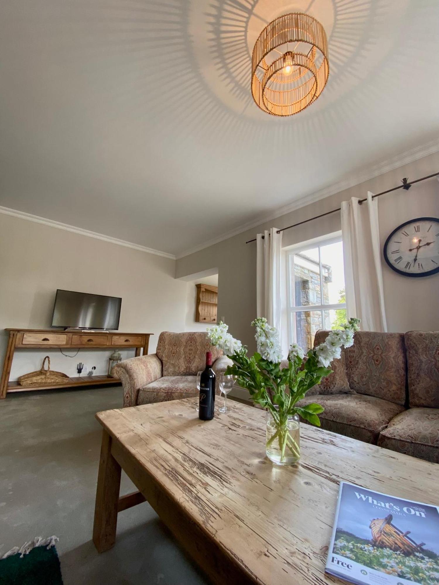 Shanakeever Farm - 3 Bedroom Apartment Clifden Extérieur photo